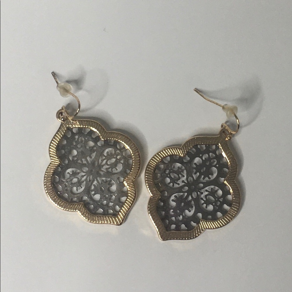 Beautiful silver and gold pattern design earrings!